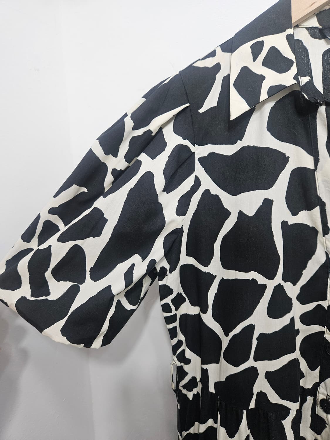 자라(ZARA) 퍼프소매 앞면 단추여밈 롱원피스 상품이미지5