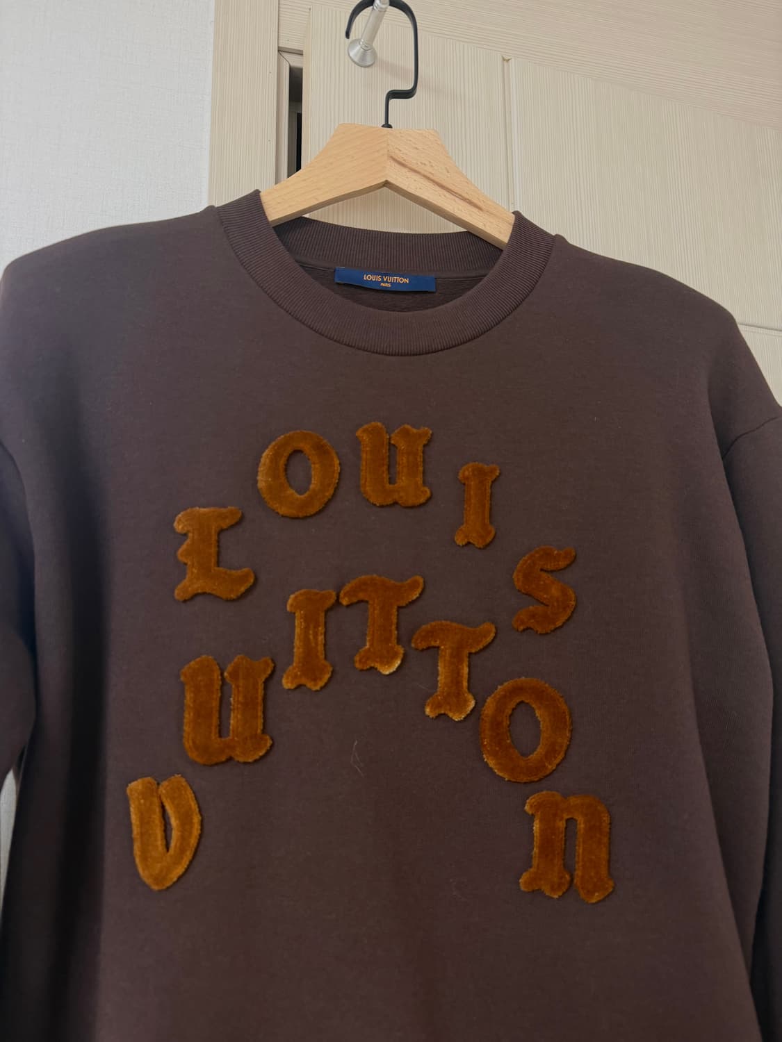 루이비통 터피타지 브라운 맨투맨 M 상품이미지1