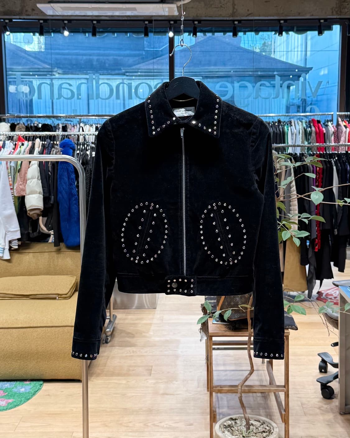 생로랑 블랙 벨벳 스터드 자켓  상품이미지1