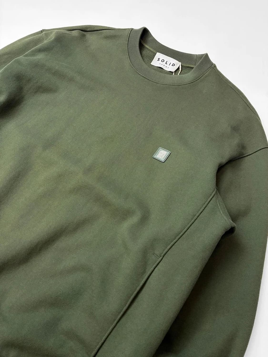 솔리드옴므 20FW 백 로고 맨투맨 PN5163 상품이미지2