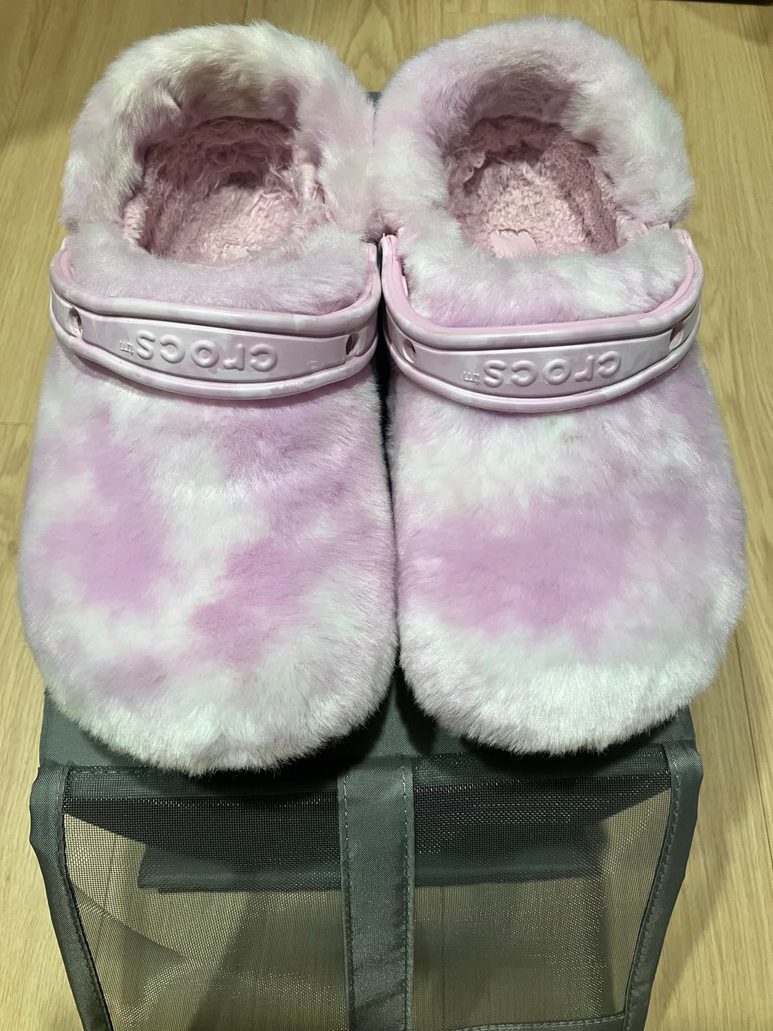 크록스 클래식 퍼 슈어 클로그 발레리나 핑크 화이트 240 상품이미지1