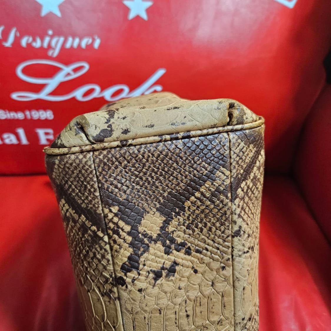 코치(COACH) 파이톤 미네타
엠보싱 가죽 토트백 상품이미지8