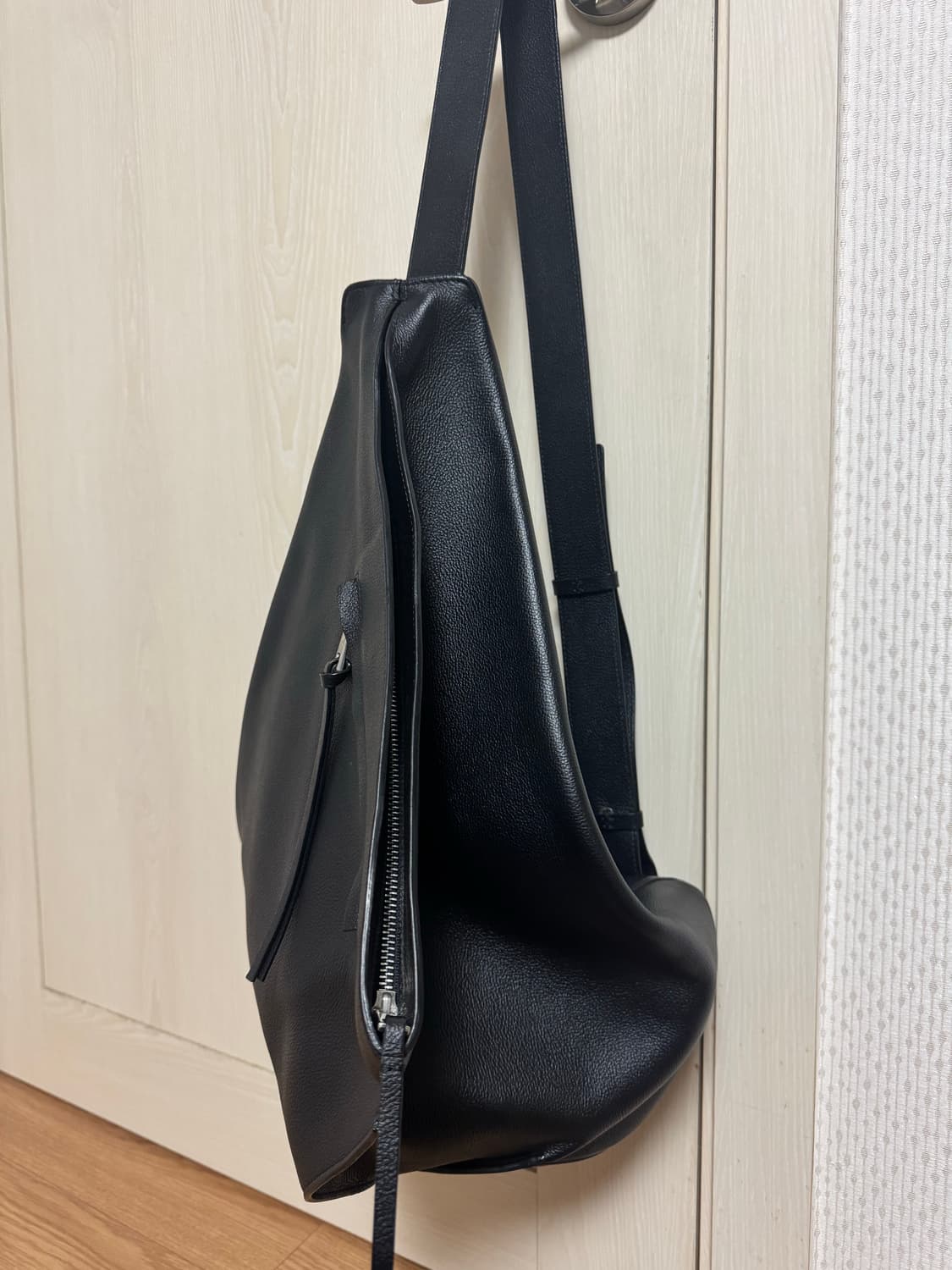 밈더워드로브 밈톤 슬링백 / 소가죽 상품이미지2