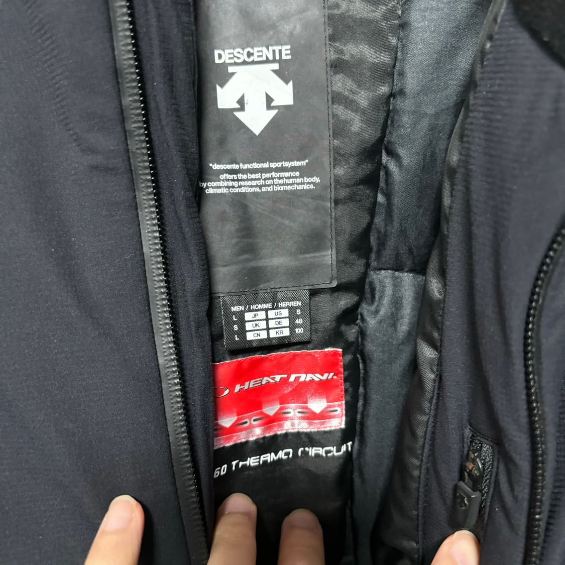 데상트 GER 독일 구스다운 패딩 상품이미지3