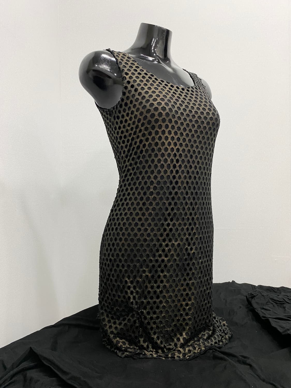 Metallic Gold Punched Dress 상품이미지3