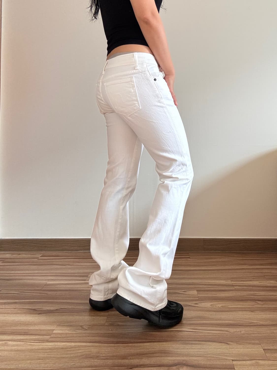 화이트 부츠컷 팬츠 상품이미지1