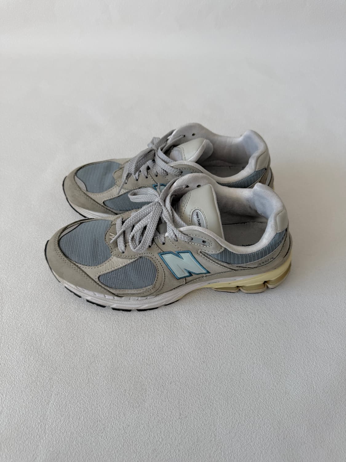 [260]뉴발란스(new balance) 2002R(뒷꿈치 사용감 확인) 상품이미지3