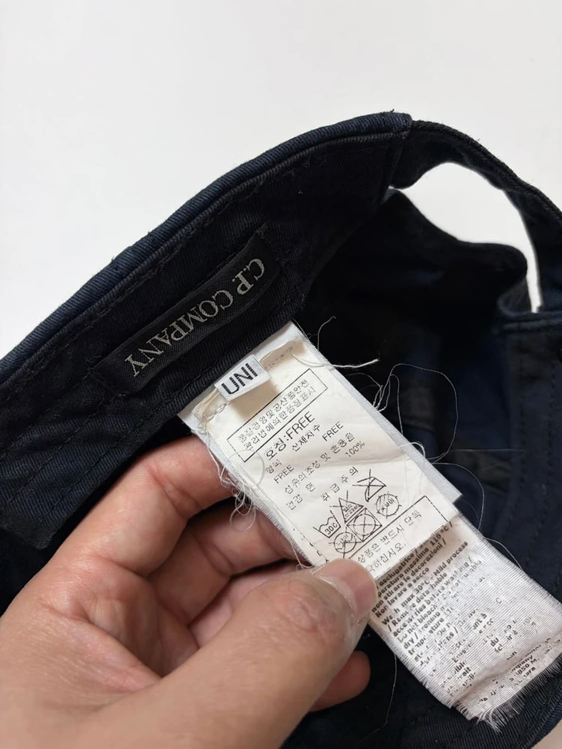 CP컴퍼니 피그먼트 자수 로고 볼캡 Q1548 상품이미지6