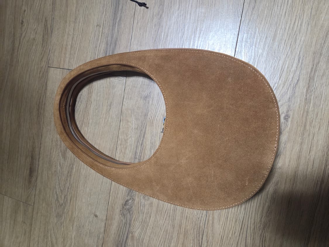 코페르니 스웨이드 스와이프백 상품이미지3