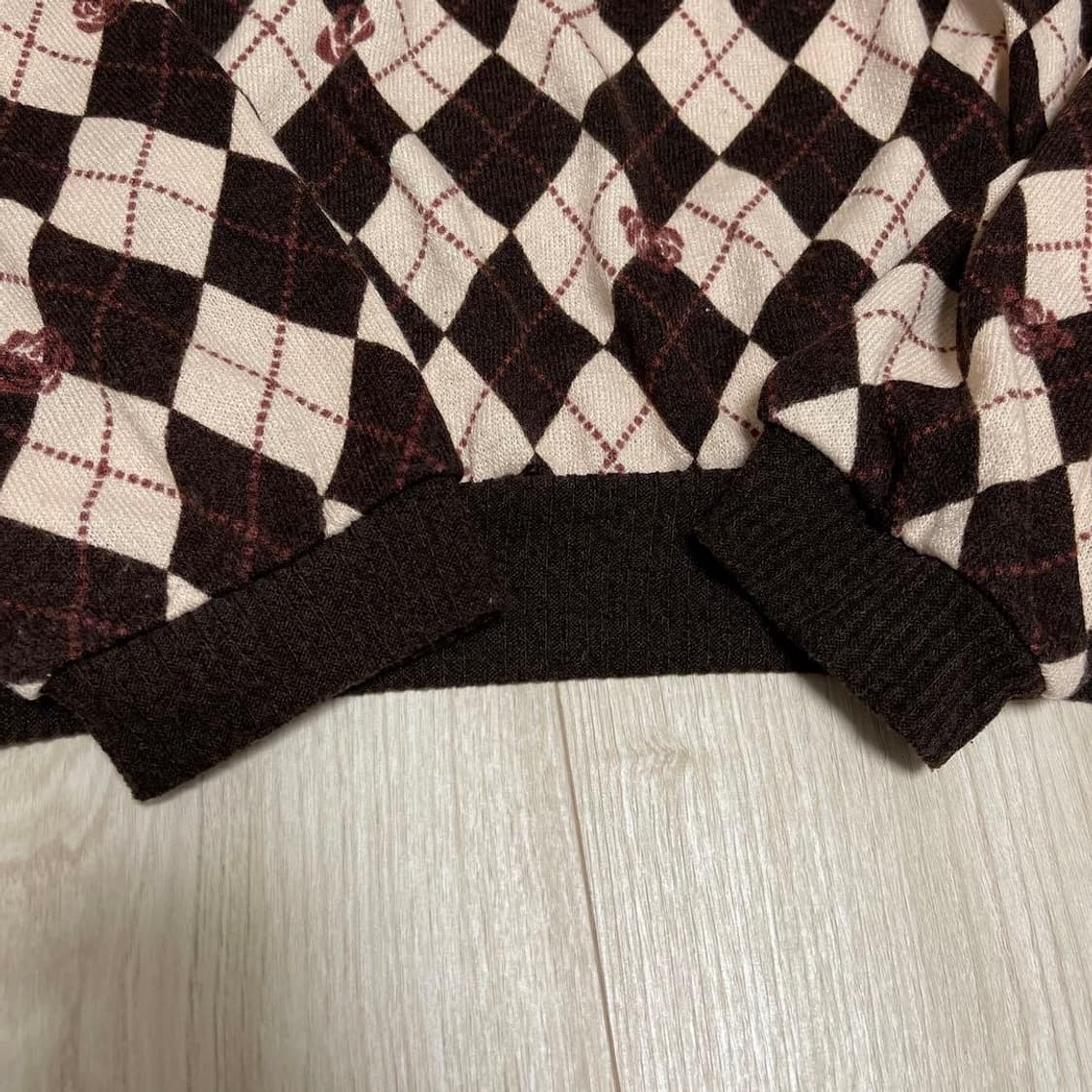 엑시즈팜 대대장 딸기초코체크 니트 라떼갸루 상품이미지7