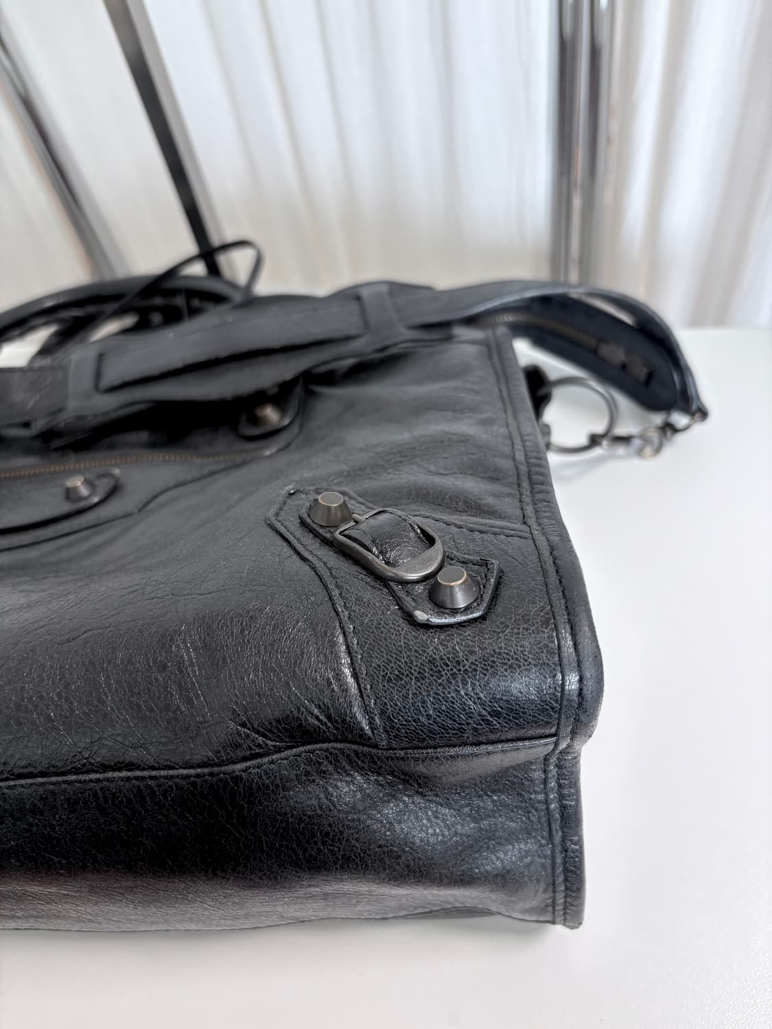 발렌시아가 시티 모터백 블랙 미디움 상품이미지7