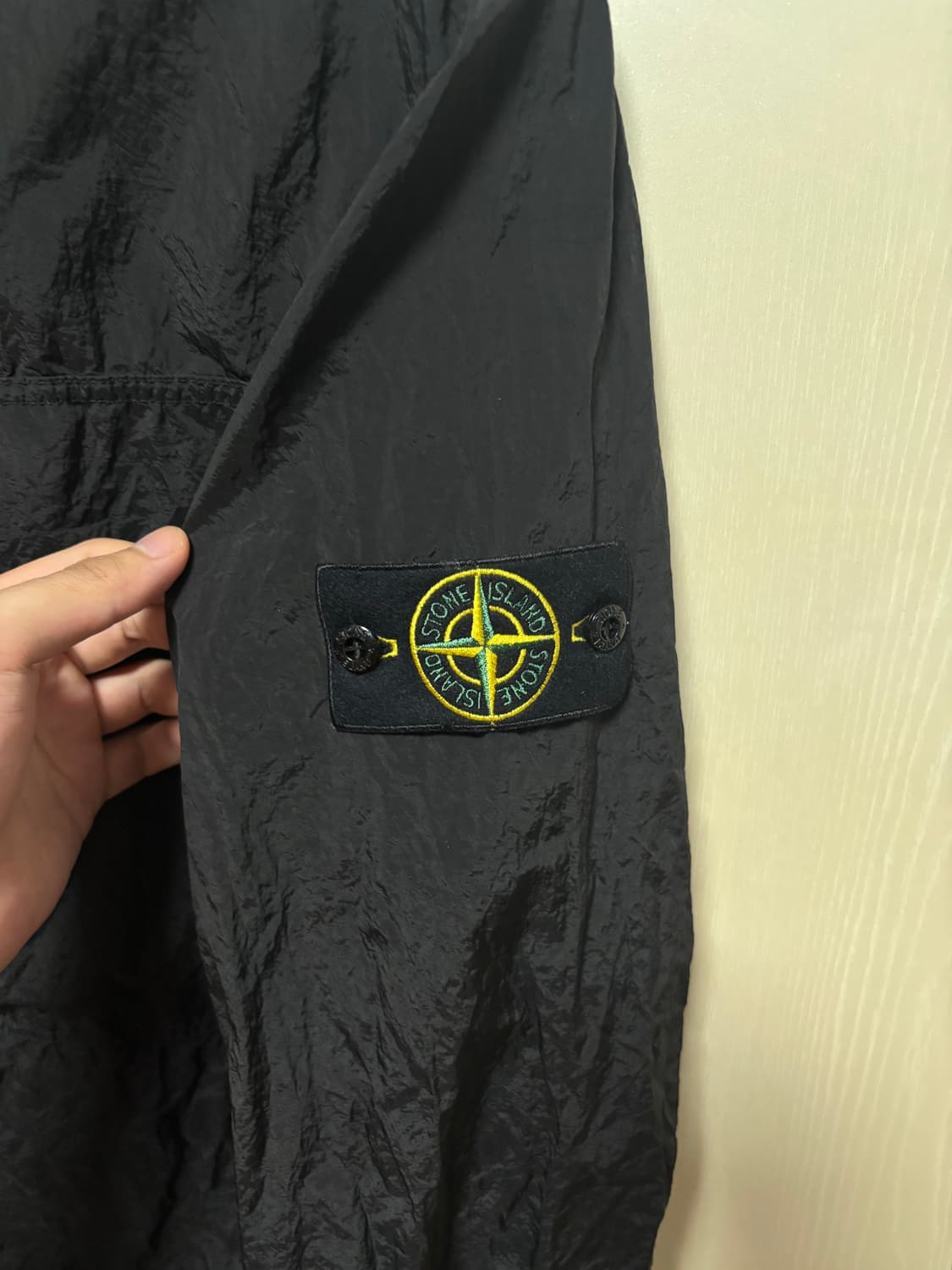 25ss 스톤아일랜드 나일론 메탈 포켓 투웨이 지퍼 에코닐 오버셔츠 상품이미지3