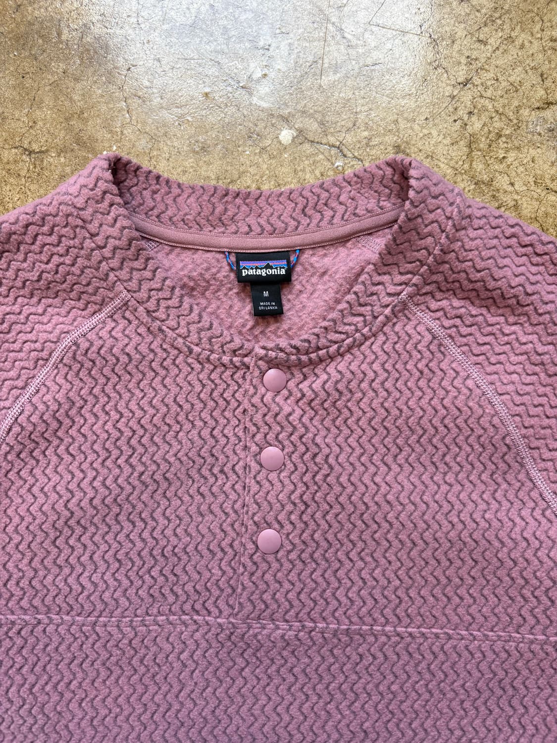 파타고니아 다크 핑크 에어 헨리넥 상품이미지3