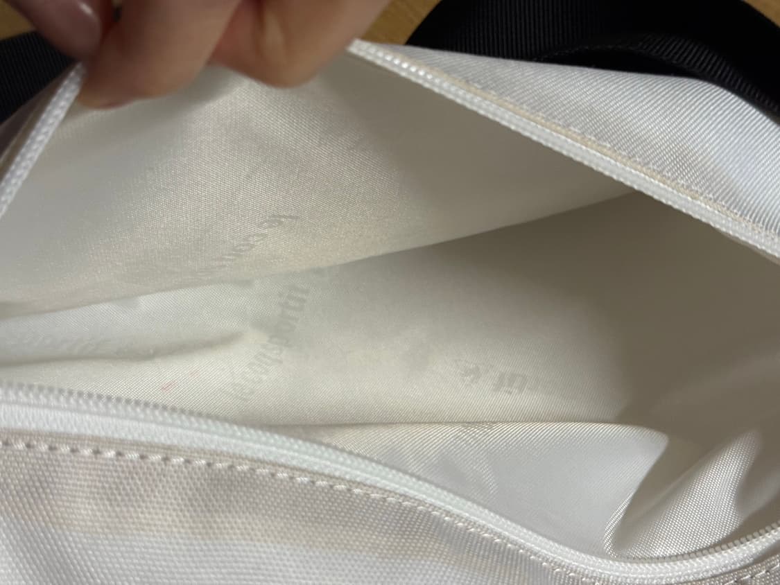 라코스테 흰색 메신저백 상품이미지3