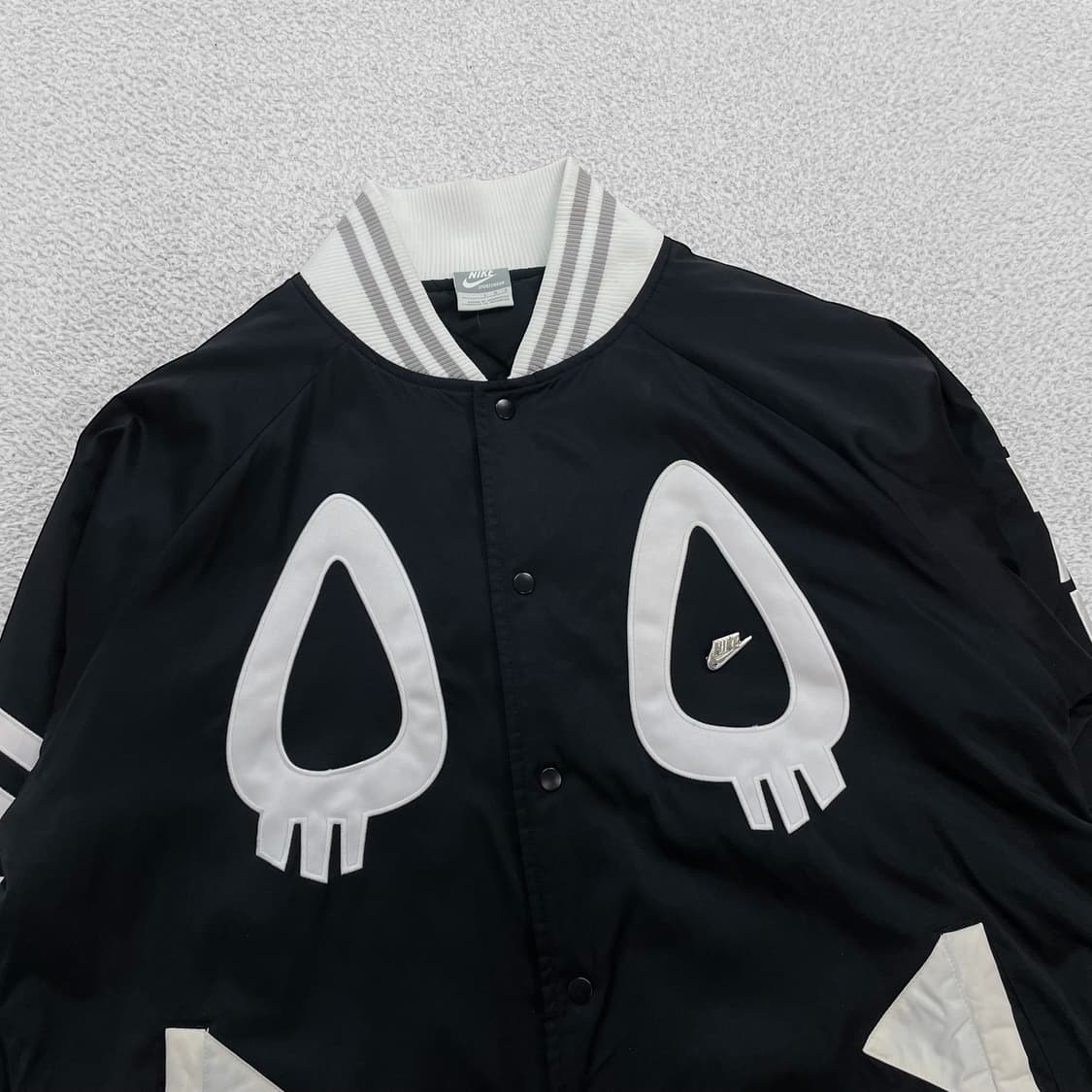 나이키 x 카세트플레야 사틴 바시티 자켓 블랙 상품이미지3