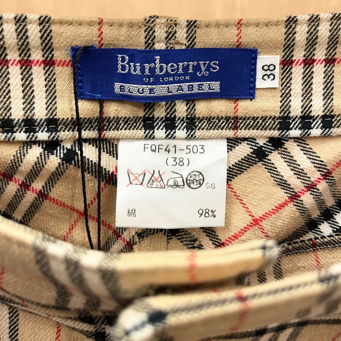 버버리 블루 라벨 코튼 팬츠 체크 패턴 백 포켓 디테일 8부 베이지 상품이미지7