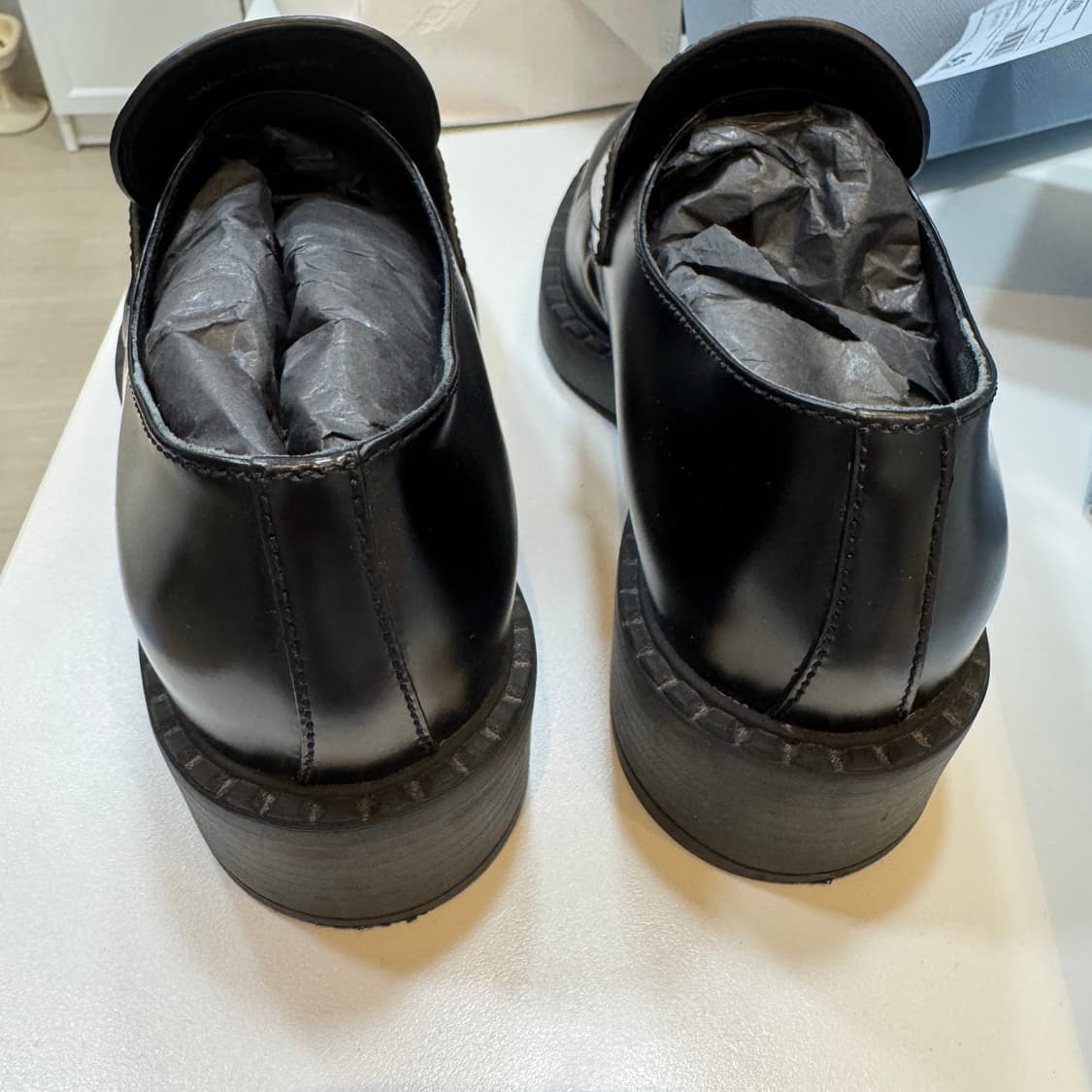 프라다 초콜릿 브러시드 레더 로퍼 블랙 37.5 상품이미지4