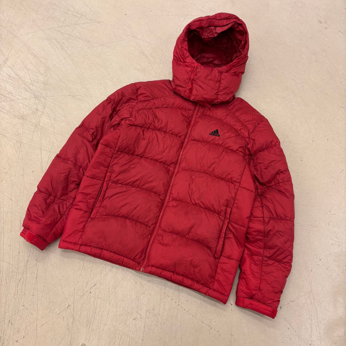 아디다스 레드 덕다운 푸퍼 패딩 상품이미지1
