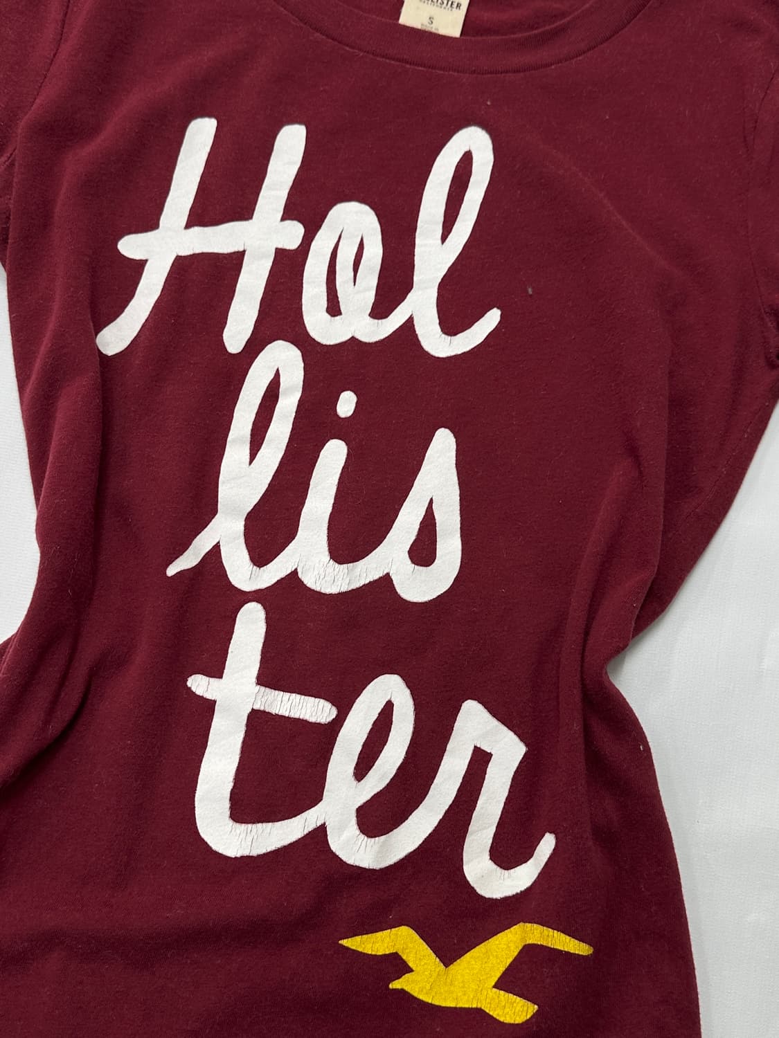 Hollister 홀리스터 버건디 프린팅 Y2K 슬림핏 여리 반팔티셔츠 상품이미지3