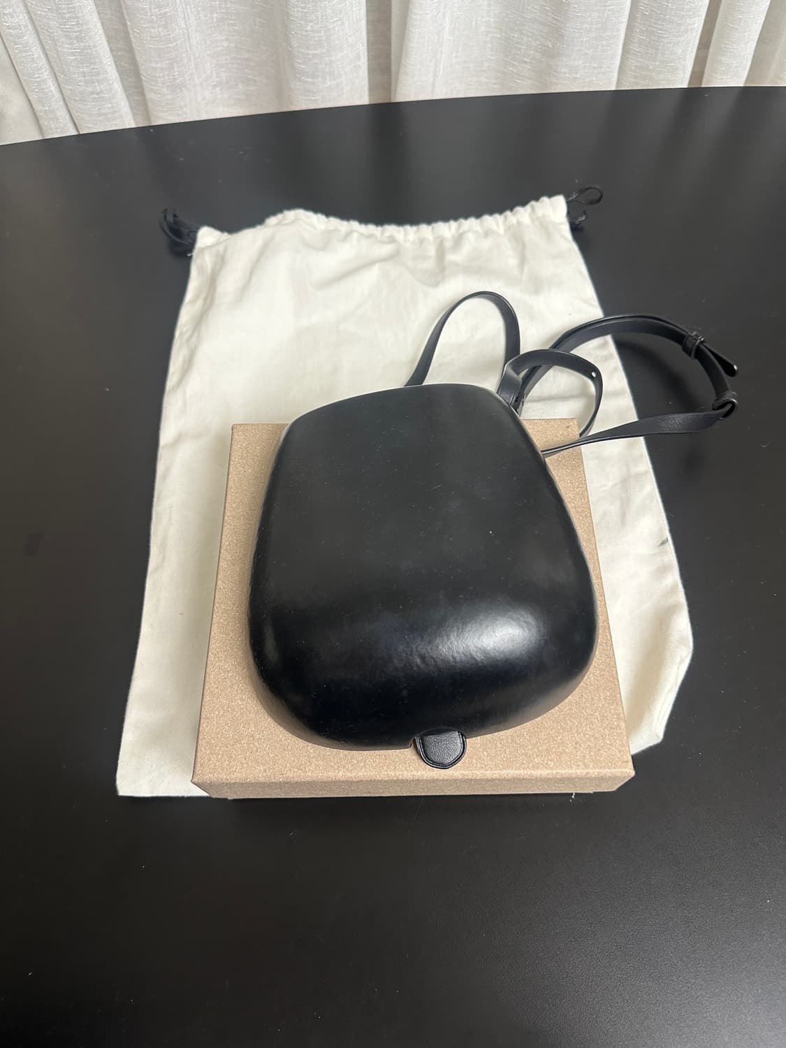 르메르 몰디드 타코백 몰드 카트리지 스트랩숄더 크로스백 상품이미지1