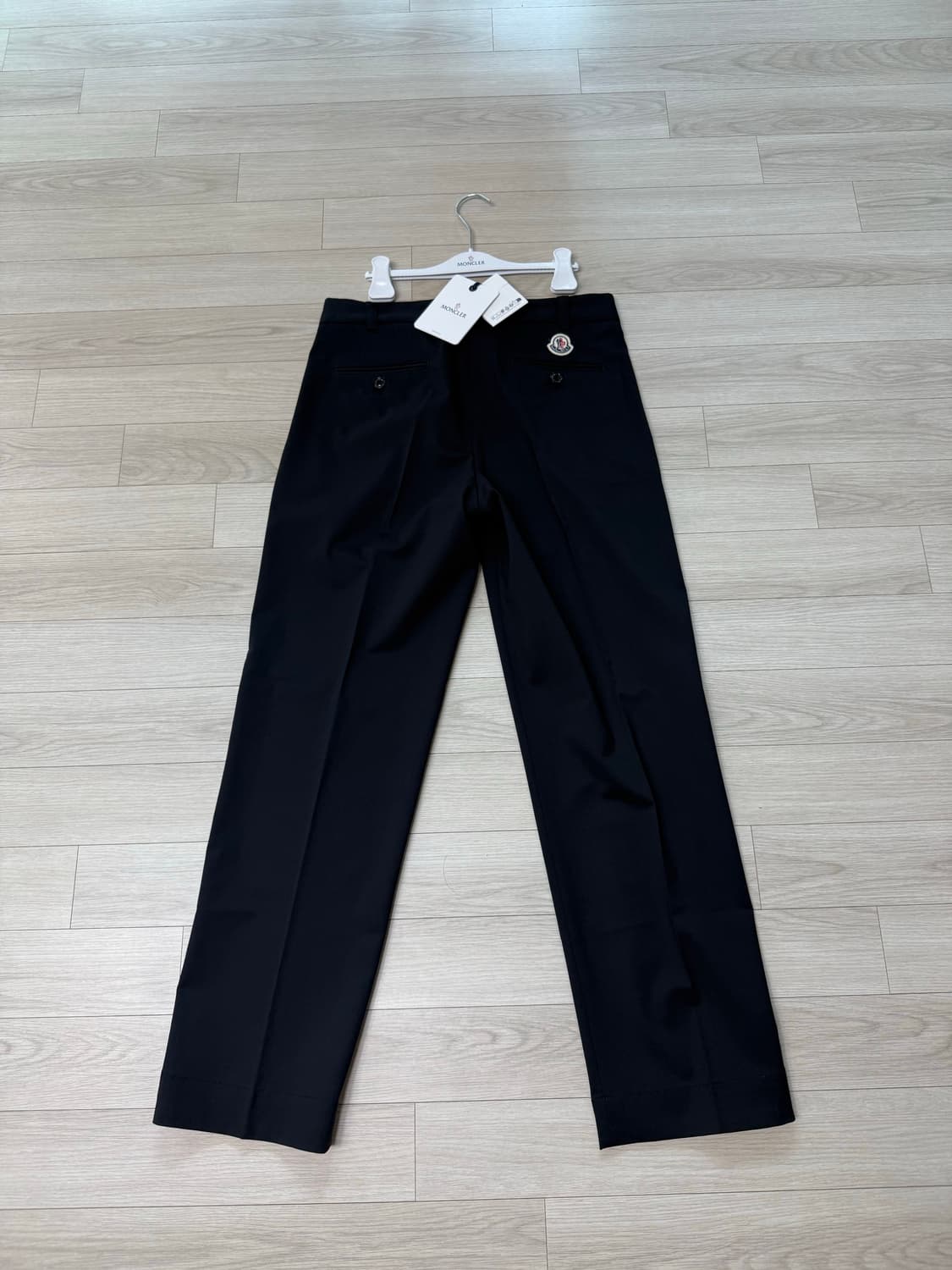 [New] 몽클레어 세미와이드 슬랙스 팬츠 상품이미지1