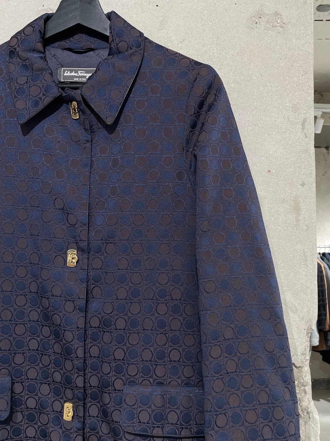 살바토레 페라가모 투 톤 모노그램 간치니 숏 코트 상품이미지3