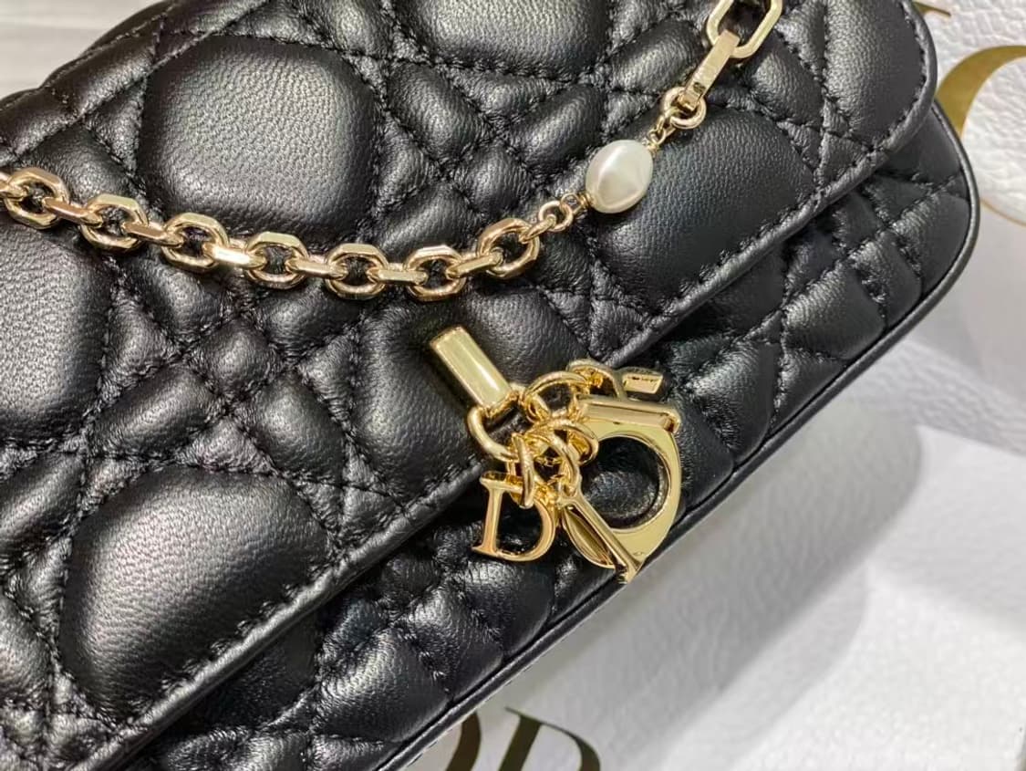 디올 레이디 폰 파우치 블랙 까나쥬 램스킨 상품이미지5