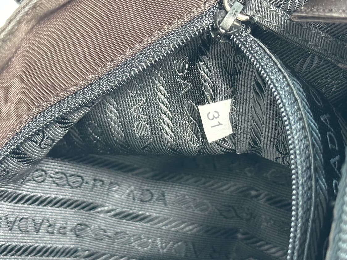 [정품] Prada 프라다 테수토 나일론 스몰 핸드백 브라운 상품이미지9