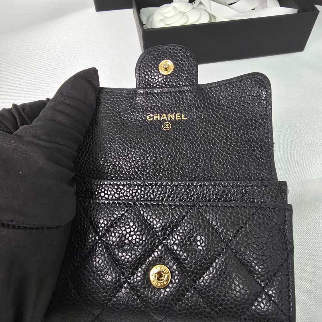 샤넬 클래식 카드지갑 블랙 금장 (AP0214) 상품이미지5