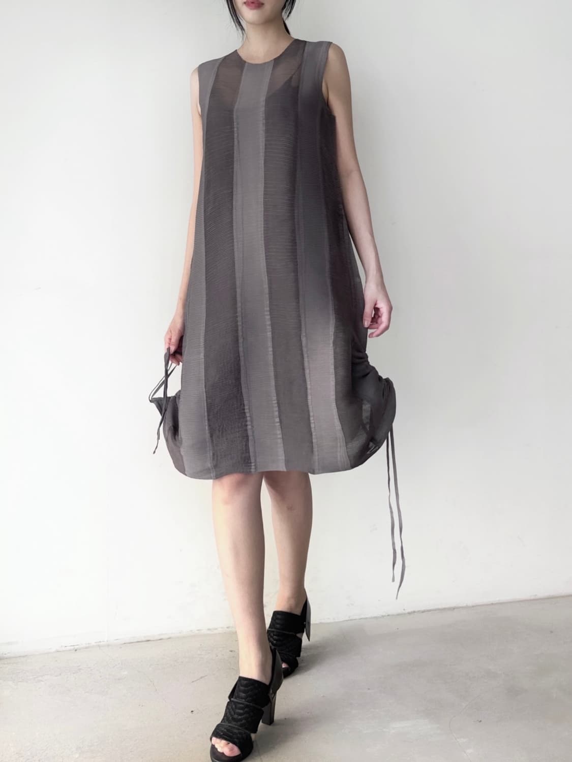 Horizontal panel strap pleats ops & top  상품이미지4