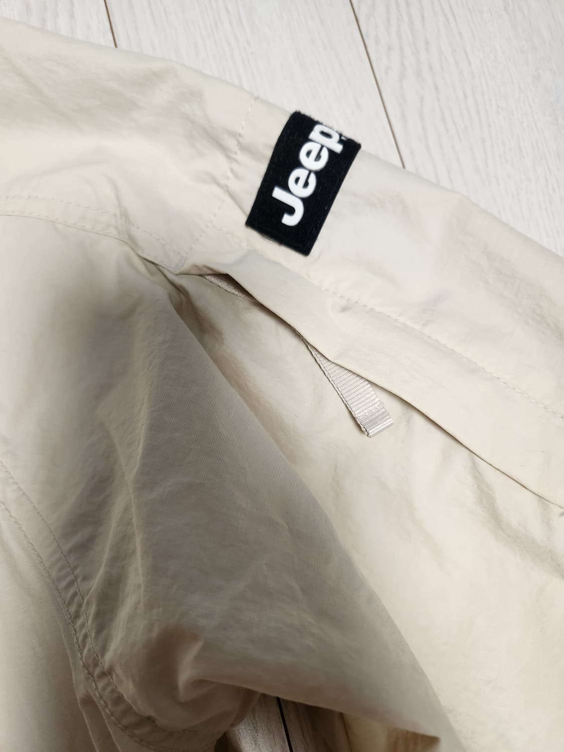 지프 절개디테일바람막이점퍼 L사이즈

사이즈표기 m이나 크게나와서 L로  상품이미지5