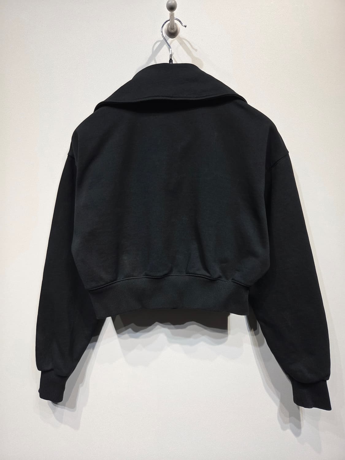 널디 NERDY 블랙 하프집업 크롭 맨투맨_XS 상품이미지3