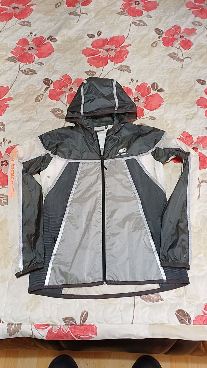 뉴발란스 매우얇은 런닝바람막이 85 여성55 가슴47 기장63 상품이미지1