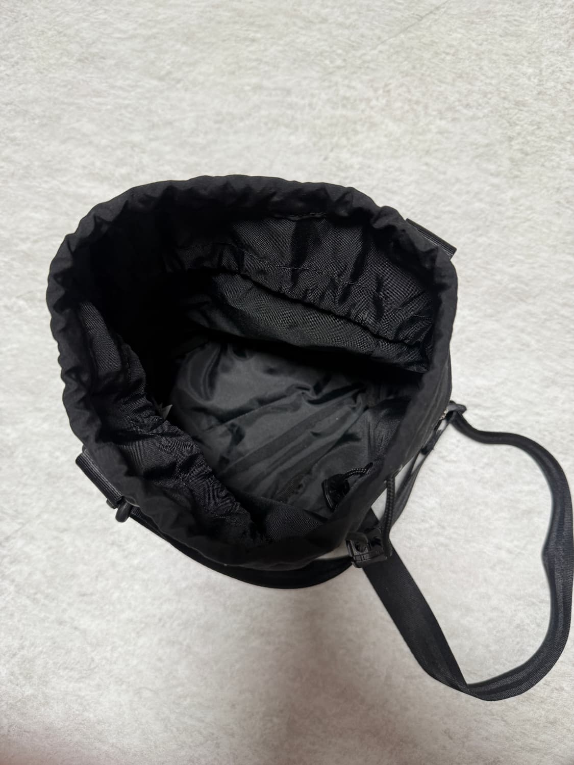 칼하트 크로스백 블랙 상품이미지3