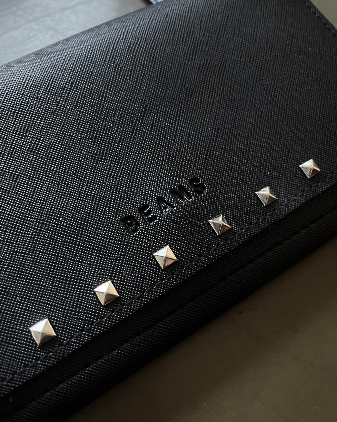 BEAMS Japan Rock Studs Leather Cross Bag 상품이미지4