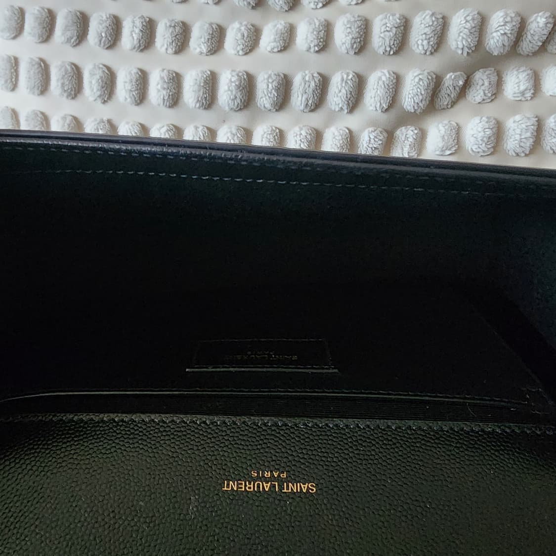 전시품급 생로랑 케이트 그랑드 뿌드르 카프스킨 금장 체인백 미디엄 블랙 상품이미지8