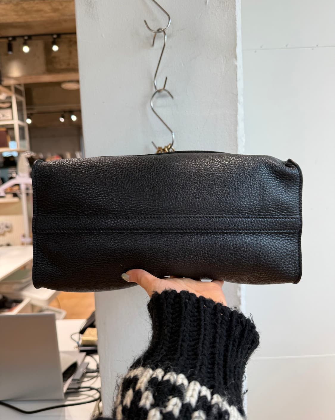 프라다 비텔로 다이노 레더 체인 토트백 상품이미지7