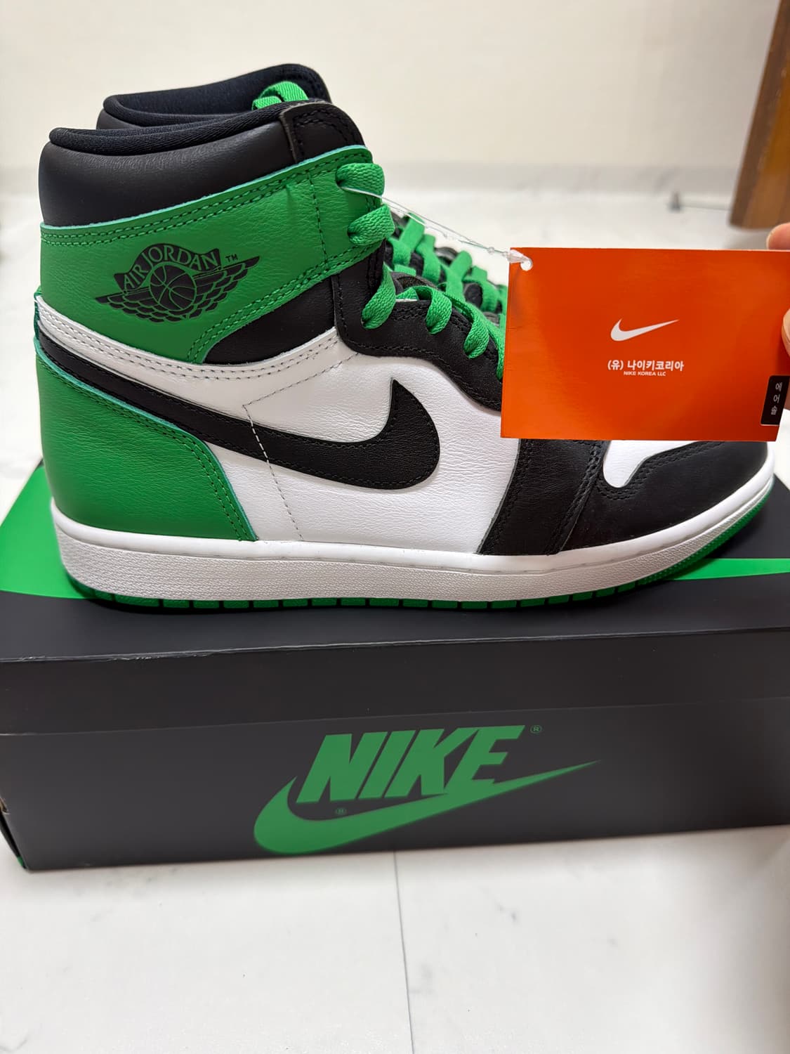 조던 1 레트로 하이 OG 블랙 앤 럭키 그린 상품이미지1