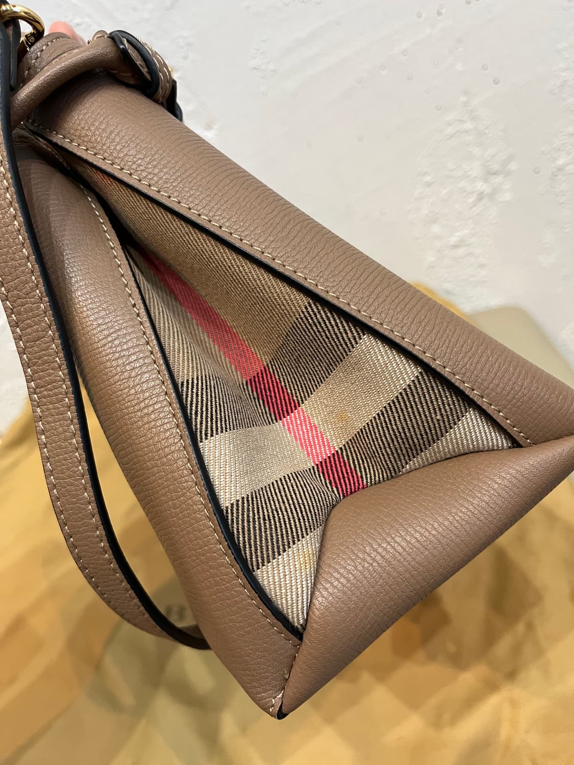 버버리 하우스체크 스몰 배너백 상품이미지4