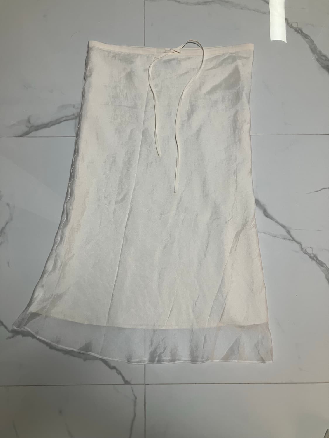 던스트 레이어드 사틴 스커트 아이보리 M 상품이미지4