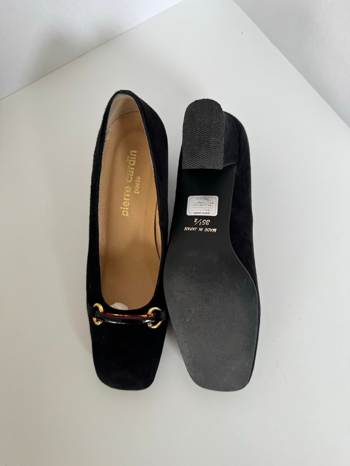 피에르가르뎅 블랙 스웨이드 홀스빗 장식 펌프스 상품이미지5