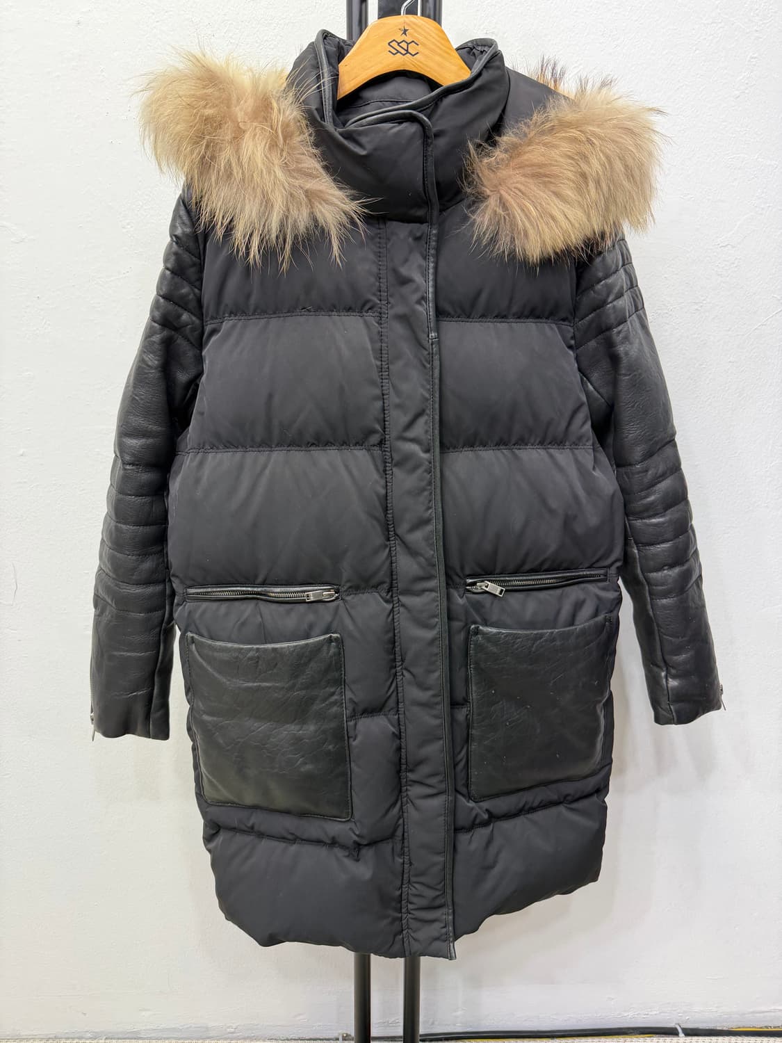 정품) 마쥬 블랙 가죽 패치 폭스퍼 패딩 1 상품이미지1