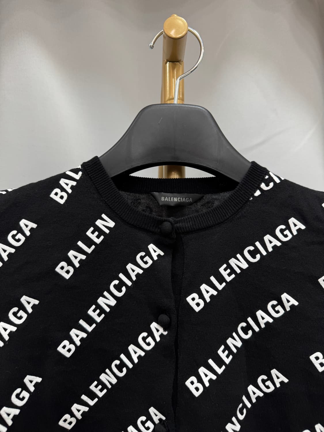 백화점판 새상품급 발렌시아가 로고 긴팔 가디건 S  상품이미지2