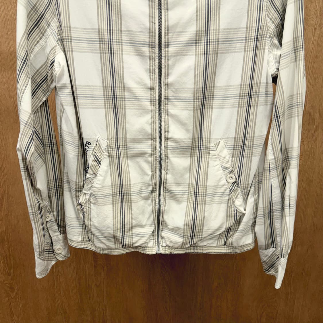 디젤 하이넥 체크 자켓 후면 빅 로고 프린팅 디테일 레귤러핏 베이지 체크 상품이미지5