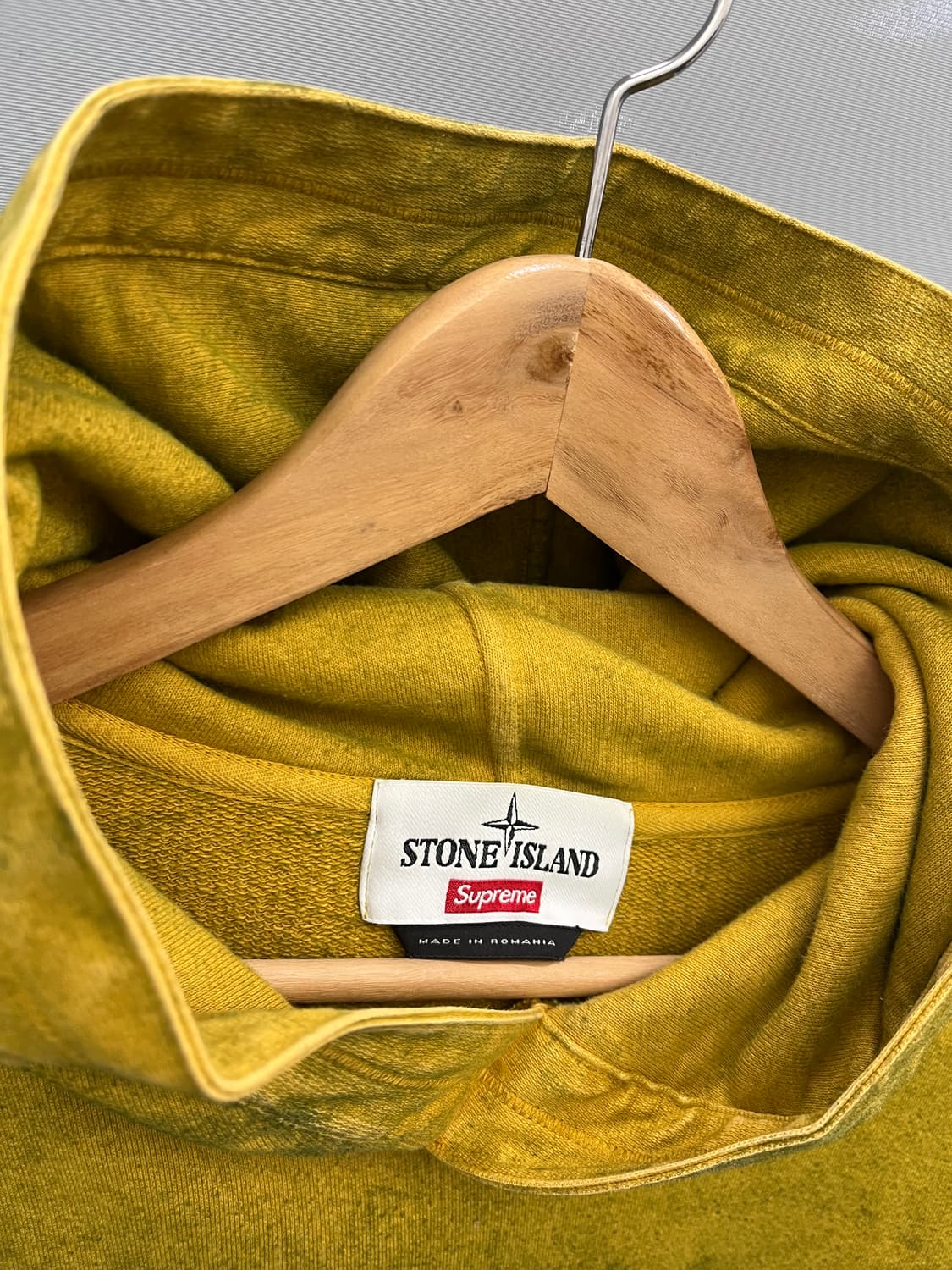 슈프림x스톤아일랜드 콜라보 후드 머스타드 상품이미지4