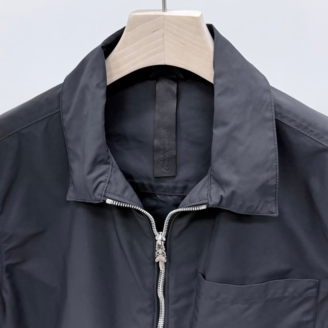 [S+급/M] 크롬하츠 나일론 레더패치 집업 반팔 셔츠 블랙 상품이미지4