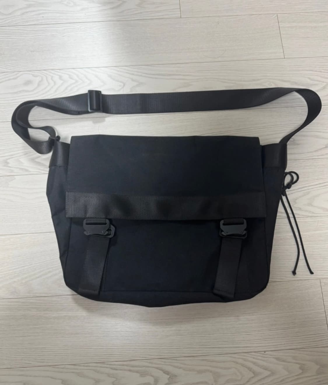 메종미네드 투버클 메신저백 상품이미지2