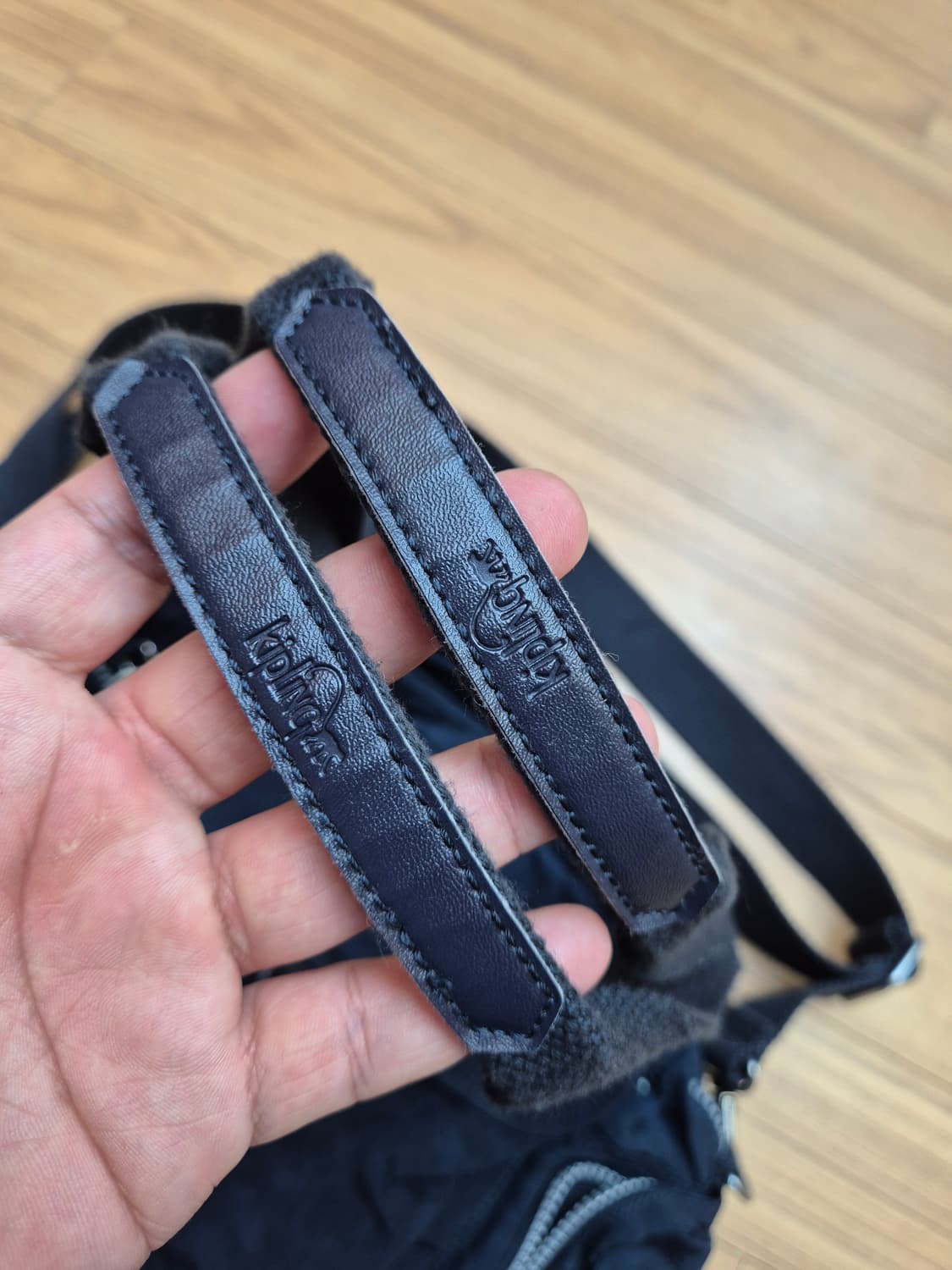 키플링 Fairfax M 네이비 숄더백입니다. 숄더백 뿐만 아니라 크로스 상품이미지4