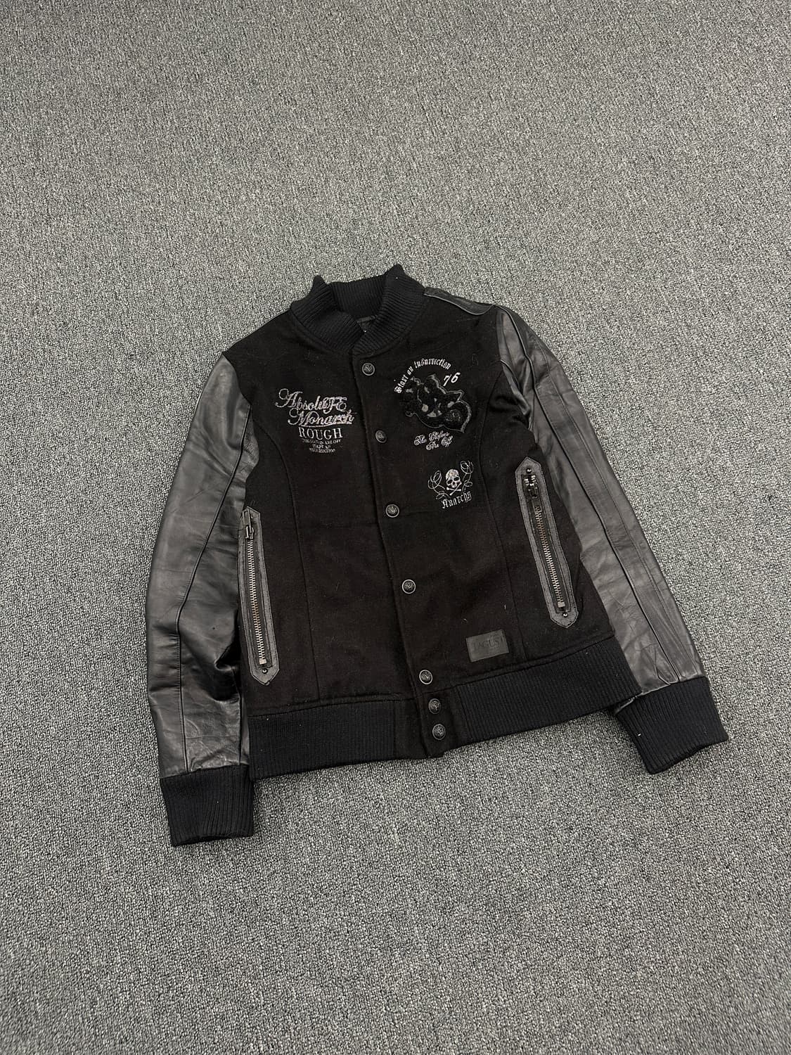 2) LAGUST 스컬 자수 블랙 바시티 자켓  상품이미지1