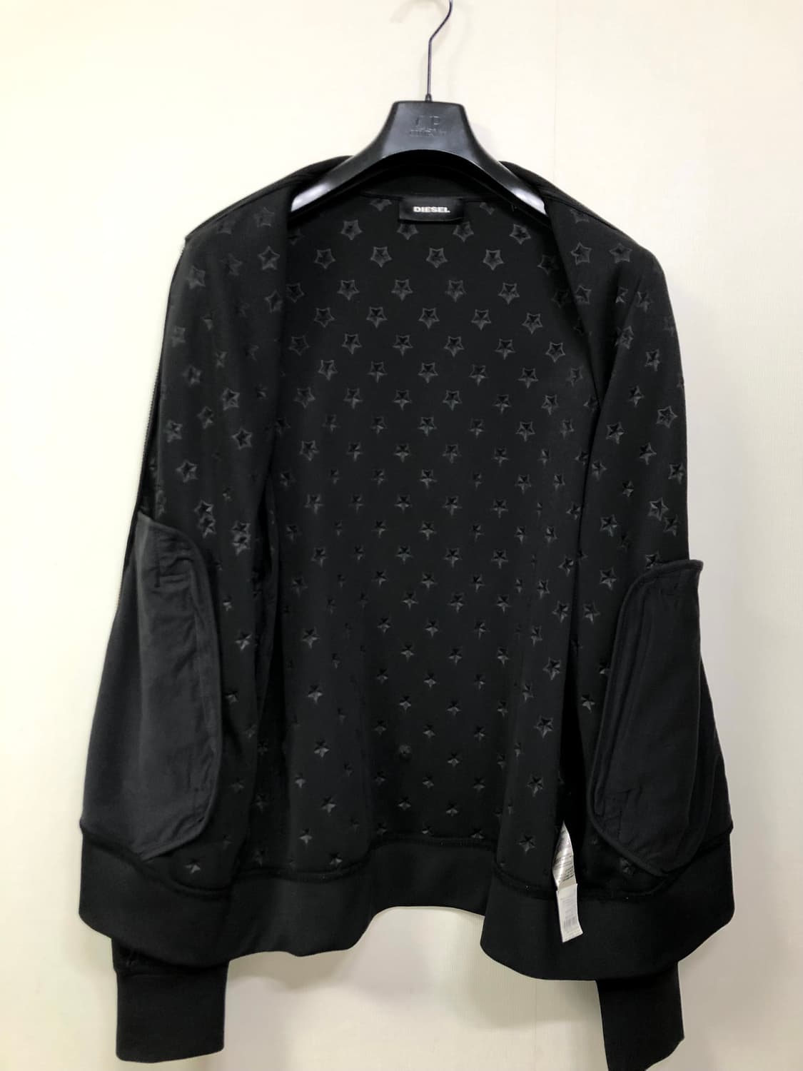DIESEL 디젤 남성 입체 별 패턴 폴리 스판 봄버자켓 트랙탑 _ 블랙 상품이미지7
